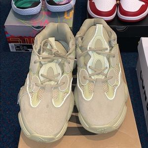 Yeezy 500 “super moon”